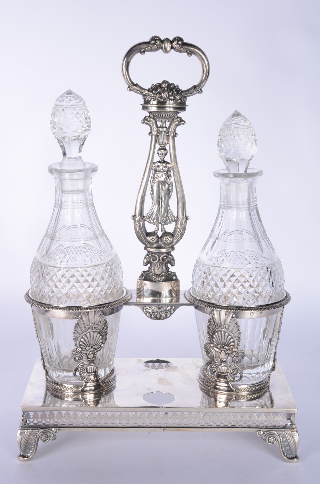 Galheteiro com 2 galhetas para azeite e vinagre de cristal lapidado e... - foto 1 de 9