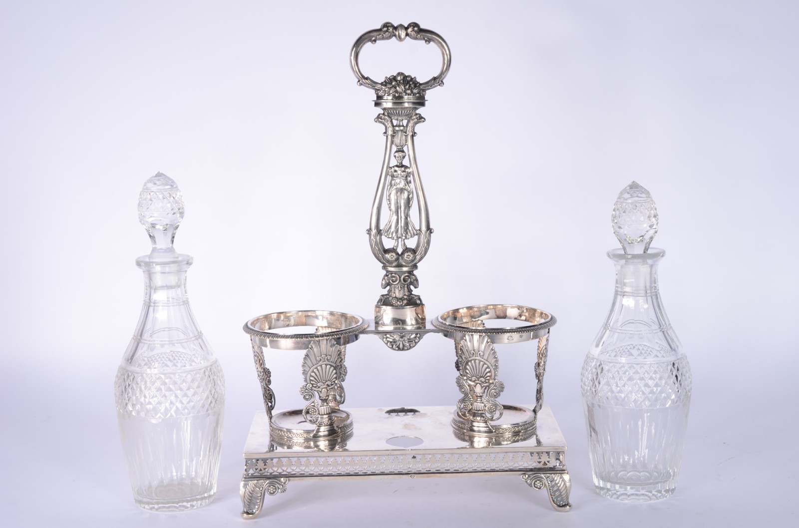 Galheteiro com 2 galhetas para azeite e vinagre de cristal lapidado e... - foto 5 de 9