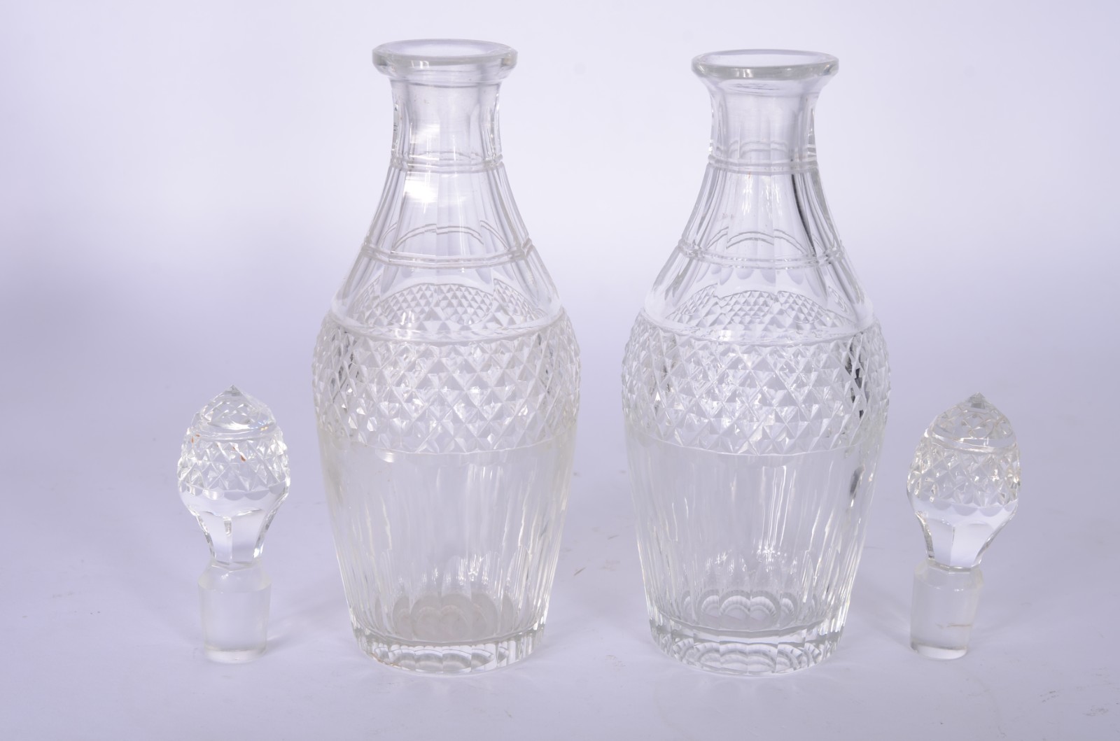 Galheteiro com 2 galhetas para azeite e vinagre de cristal lapidado e... - foto 7 de 9