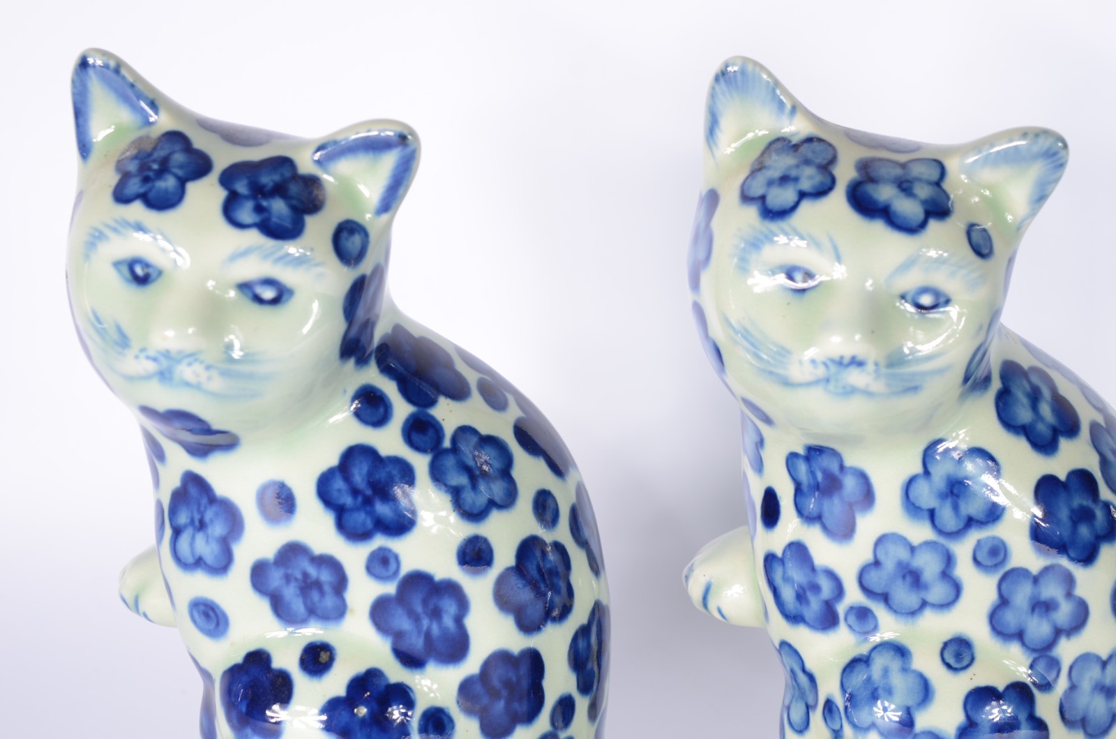 Três esculturas de cerâmica chinesa representando gato. - foto 2 de 6