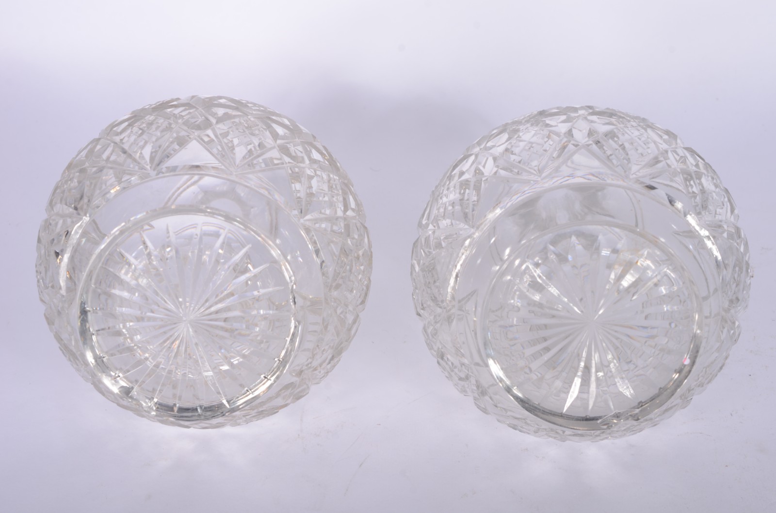 Par de garrafas de cristal lapidado. Bases lascadas. - foto 8 de 9