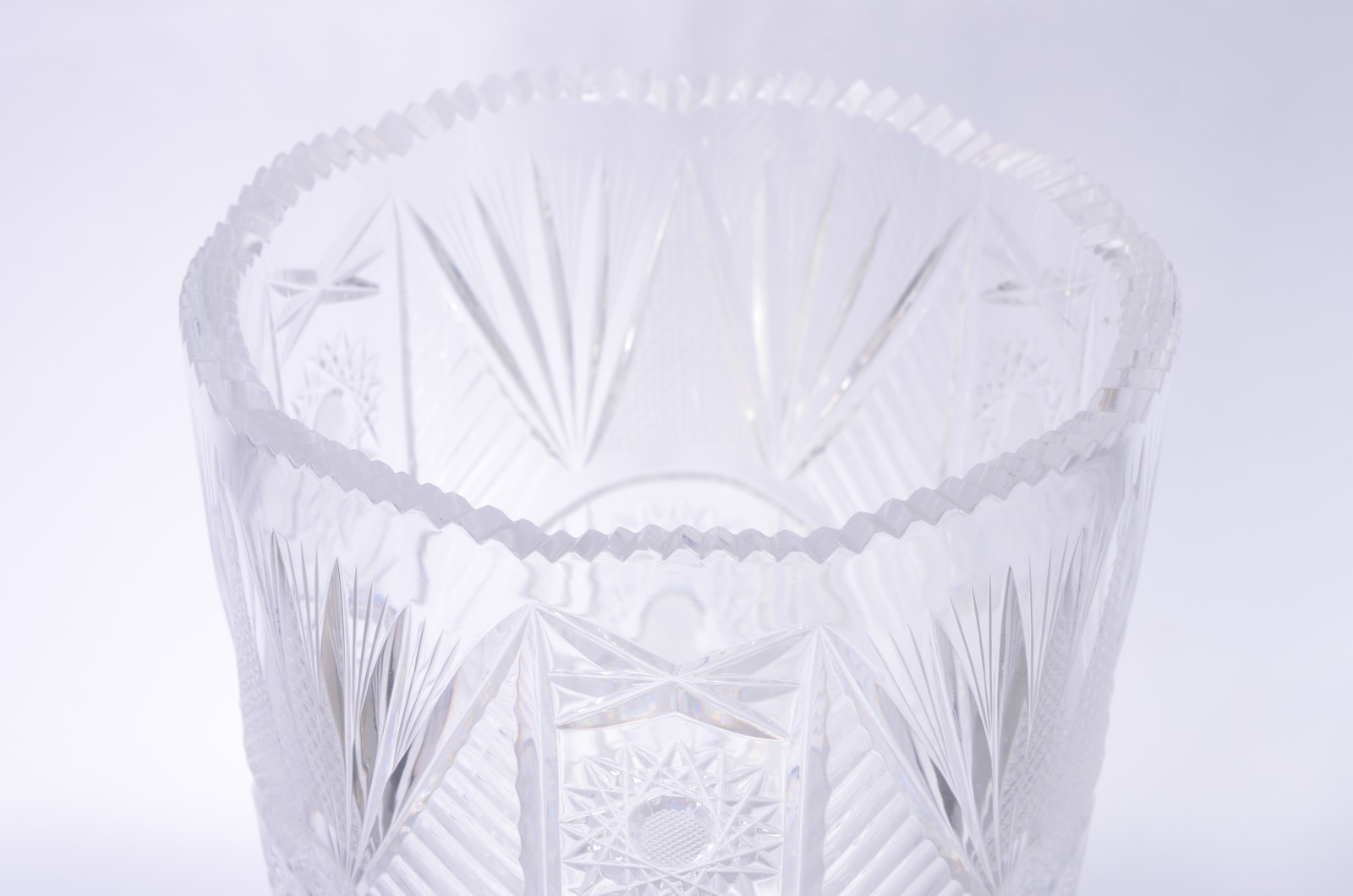 Vaso de cristal tcheco lapidado. - foto 5 de 8