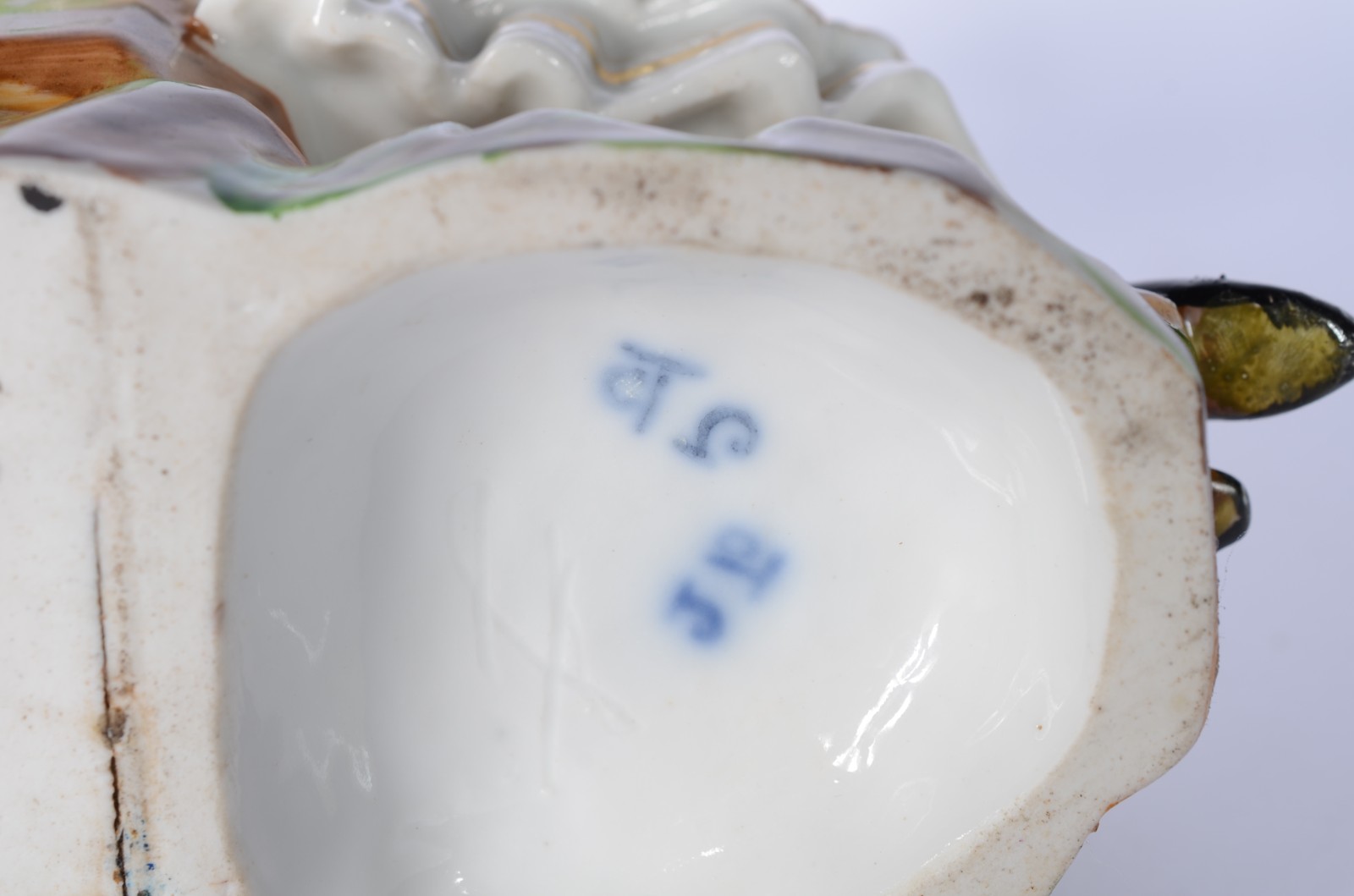 Escultura de porcelana francesa Jacob Petit representando dama com... - foto 8 de 8