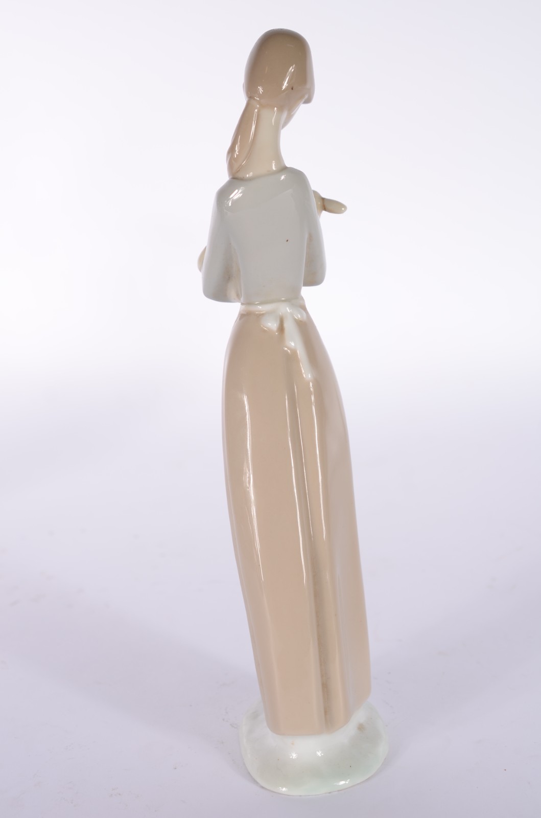 Escultura de porcelana espanhola NAO representando figura feminina... - foto 5 de 7