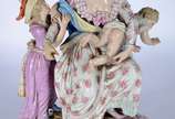 Meissen (1708),  - Grupo escultórico de porcelana alemã Meissen represando mão com crianças. Restauro no braço.