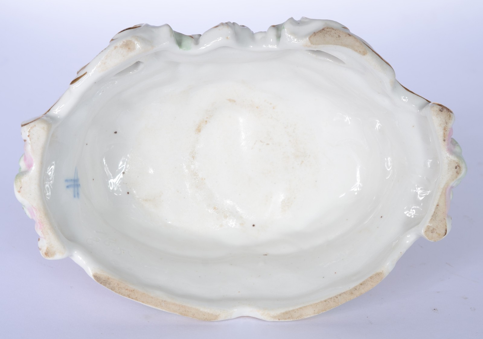 Grupo escultórico de porcelana europeia representando crianças com... - foto 6 de 6