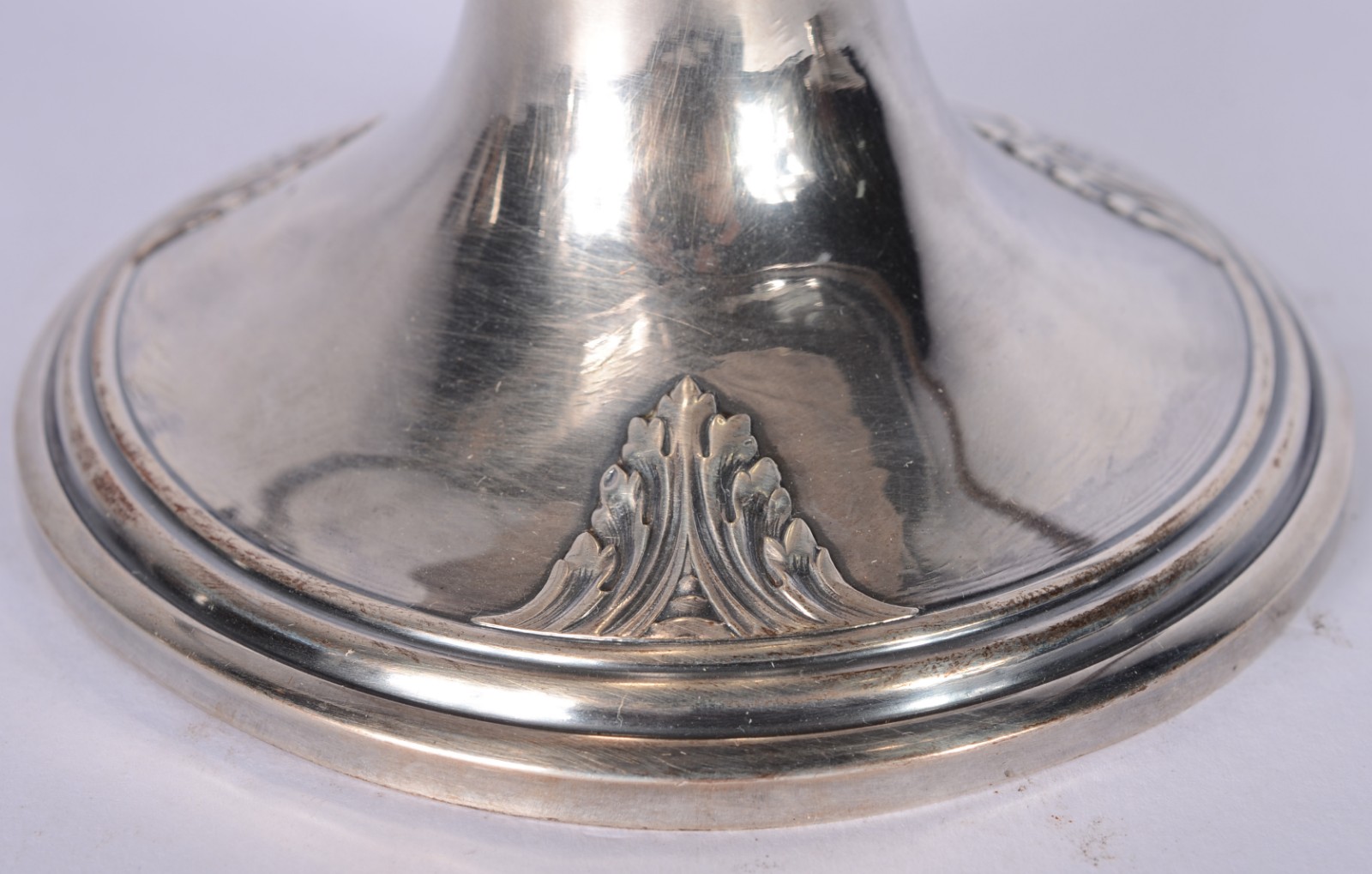 Duas fruteiras de cristal europeu lapidado, guarnição de metal... - foto 3 de 10