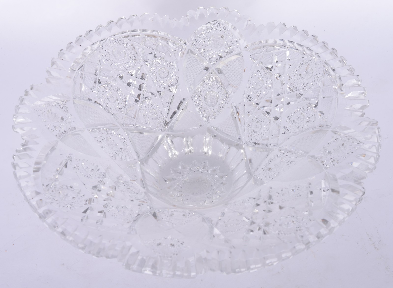 Três fruteiras diversas de cristal europeu lapidado, sendo duas com... - foto 8 de 11