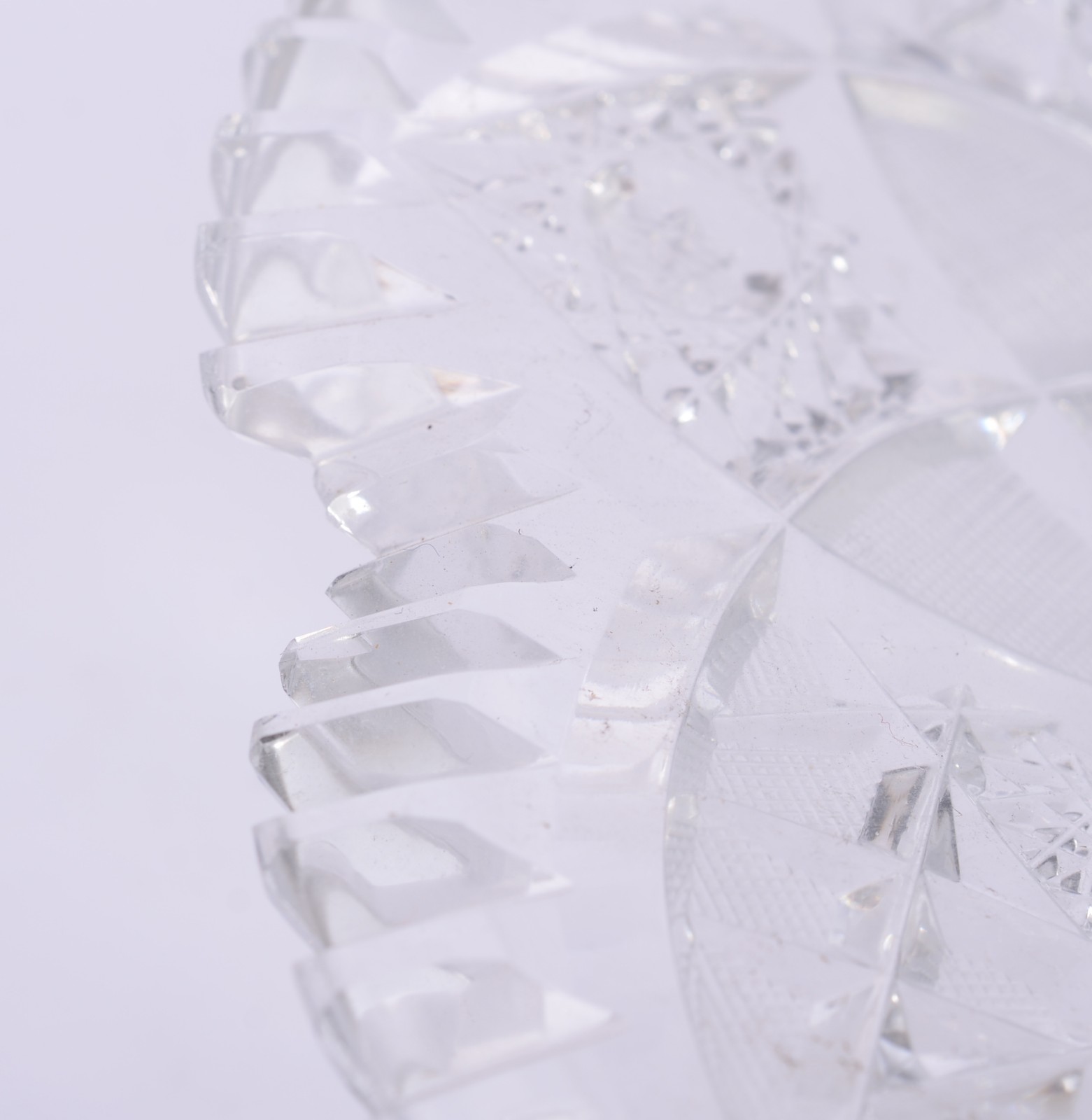 Três fruteiras diversas de cristal europeu lapidado, sendo duas com... - foto 9 de 11