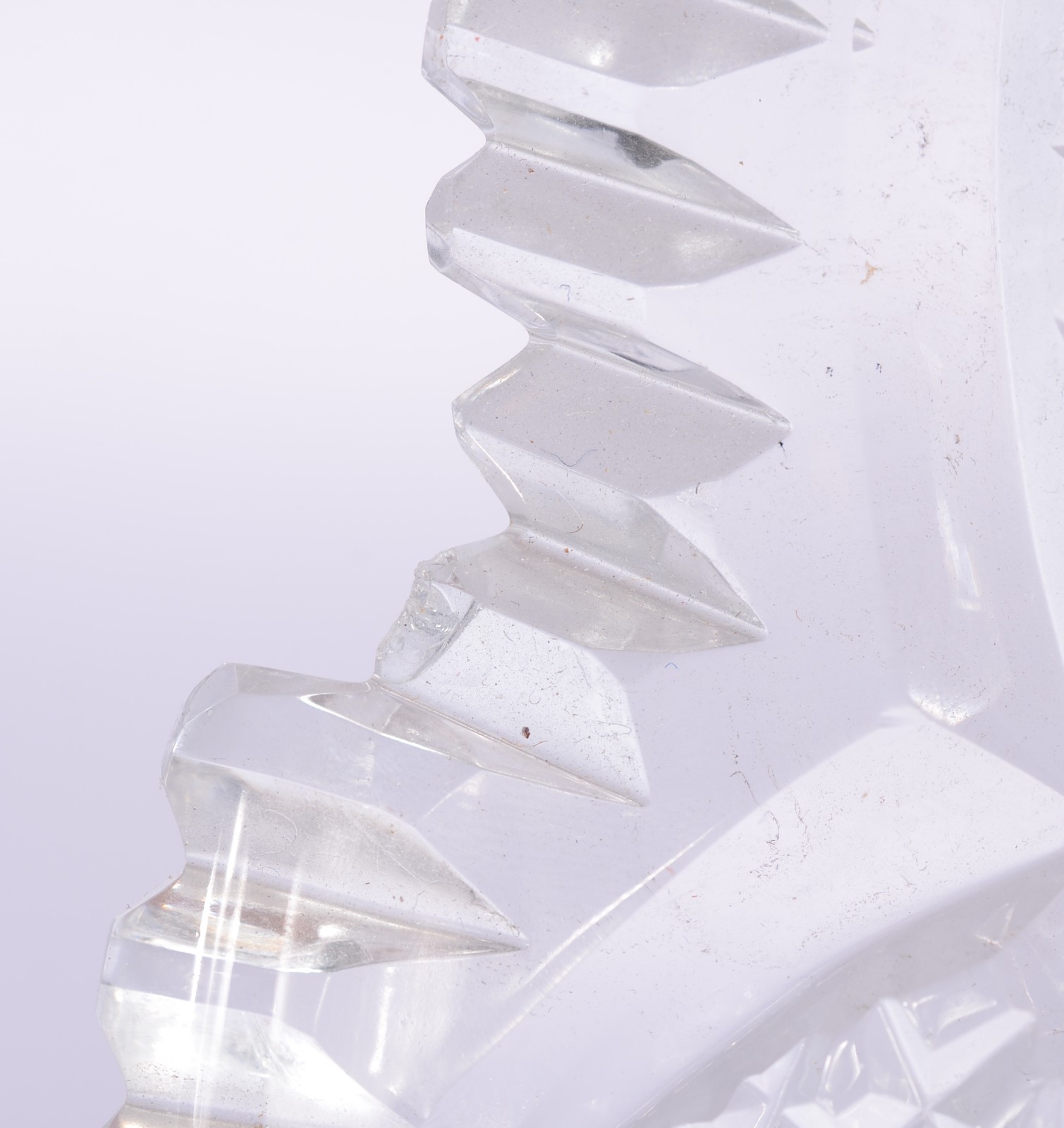 Três fruteiras diversas de cristal europeu lapidado, sendo duas com... - foto 11 de 11