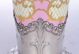 Sèvres (1740),  - Vaso de porcelana francesa de Sèvres na cor rosa com arranjos florais em policromia e dourado, guarnição de prata contrastada com guirlandas florais e