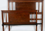 Cama de casal de madeira nobre, estrado de mola... - Cama de casal de madeira nobre, estrado de mola , completa.