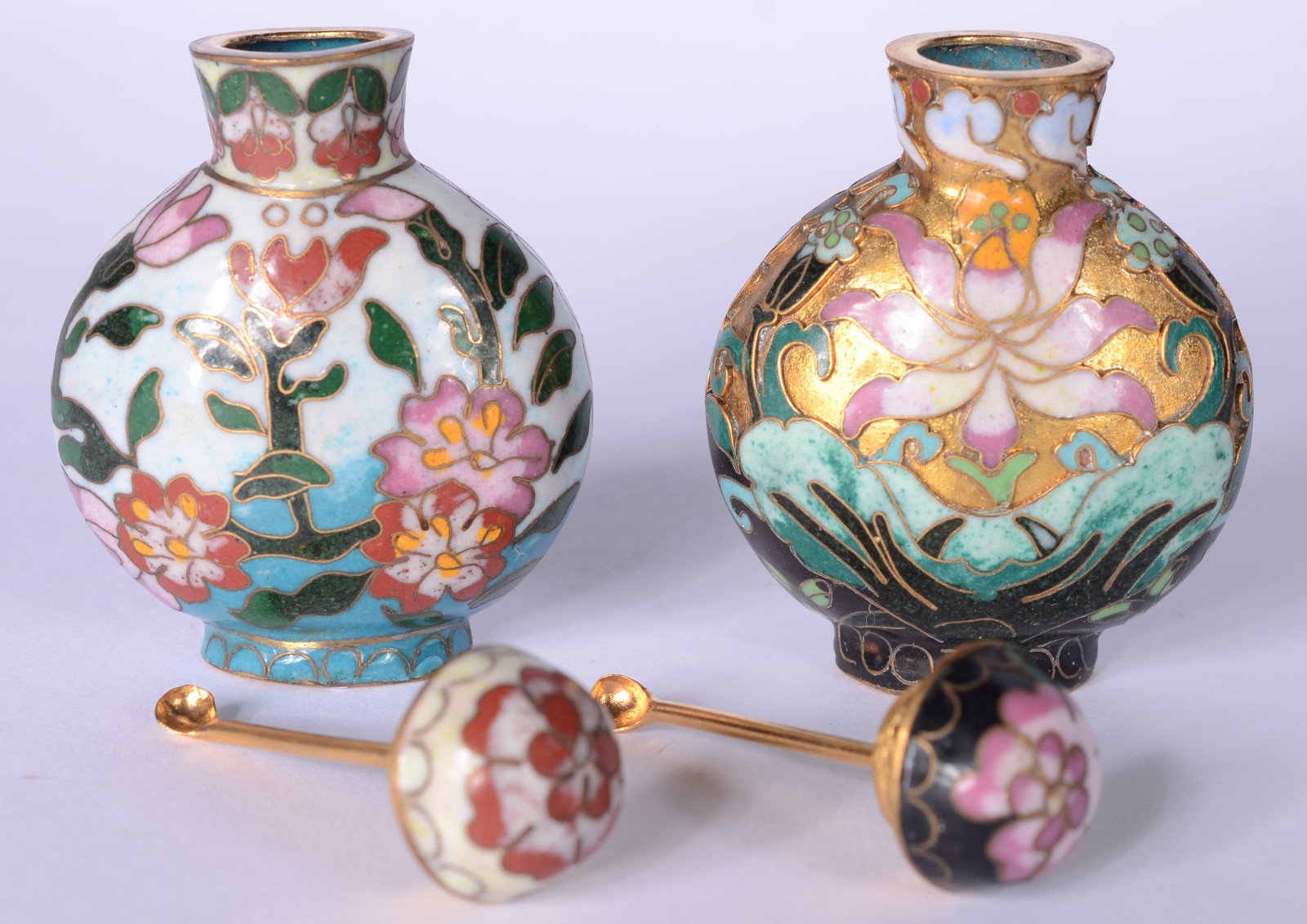 Dois pequenos perfumeiros "snuff bottle" de cloisoné. - foto 3 de 4