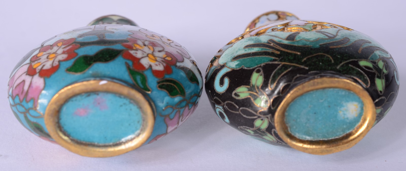 Dois pequenos perfumeiros "snuff bottle" de cloisoné. - foto 4 de 4