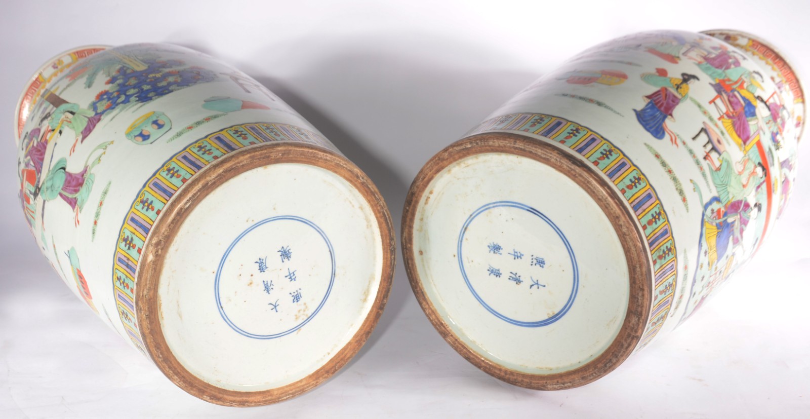 Exuberante par de vasos em porcelana chinesa de formato balaústre... - foto 8 de 11