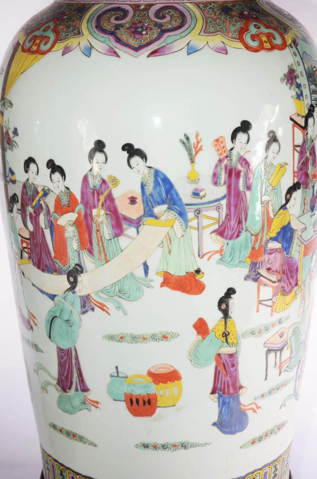 Exuberante par de vasos em porcelana chinesa de formato balaústre... - foto 5 de 11