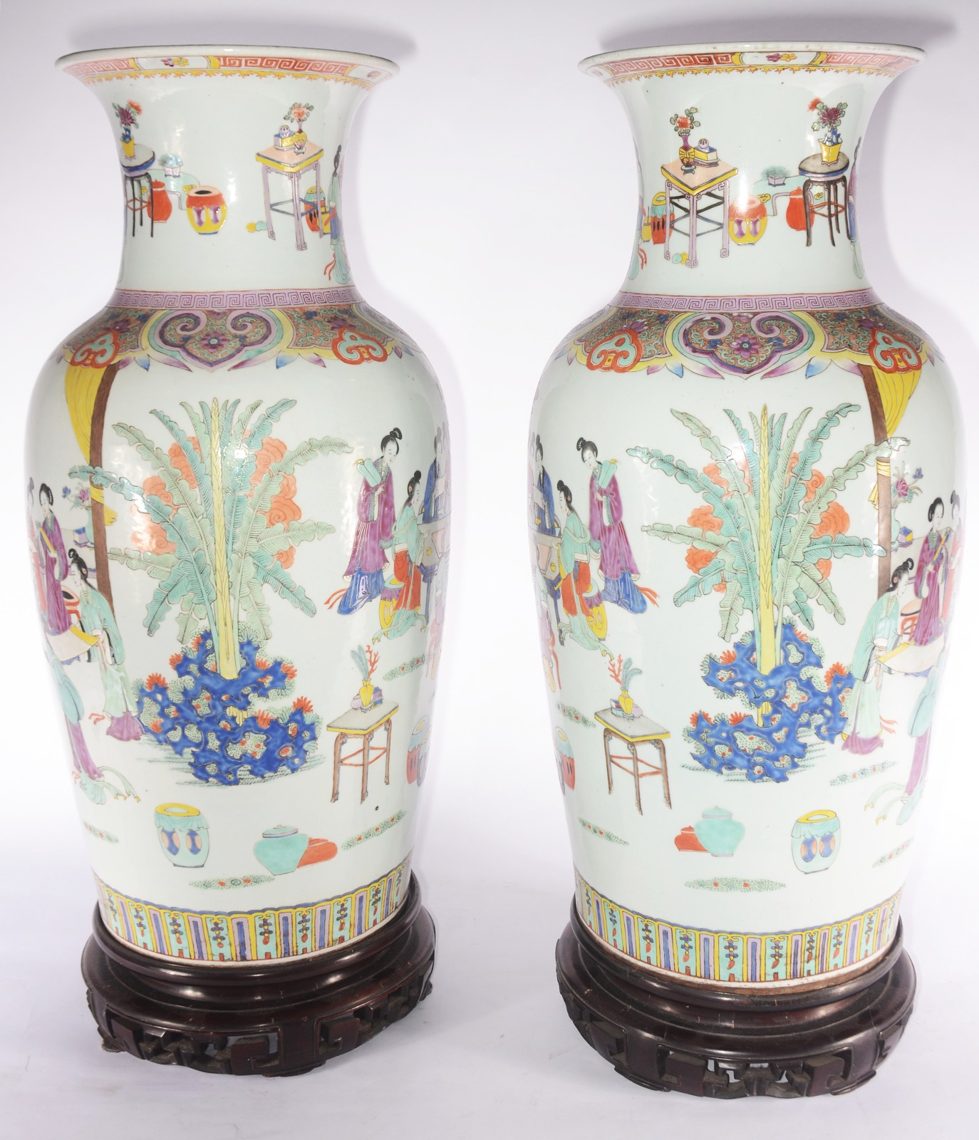 Exuberante par de vasos em porcelana chinesa de formato balaústre... - foto 2 de 11