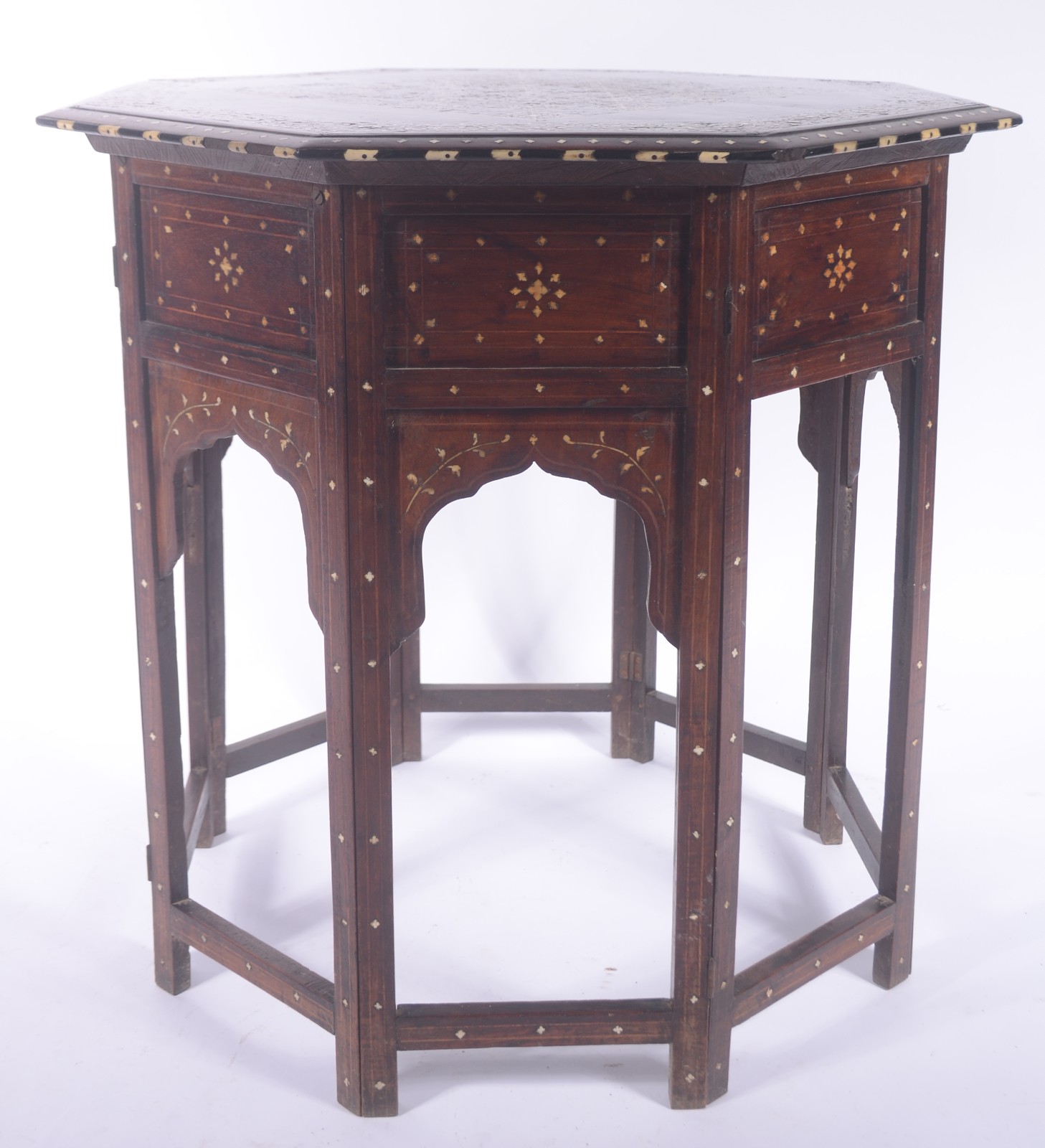 Mesa oriental feitio oitavado de madeira com trabalho em marqueterie... - foto 1 de 7