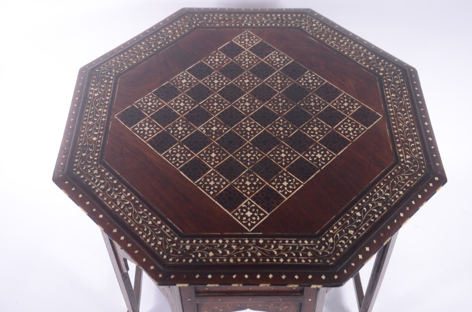 Mesa oriental feitio oitavado de madeira com trabalho em marqueterie... - foto 3 de 7