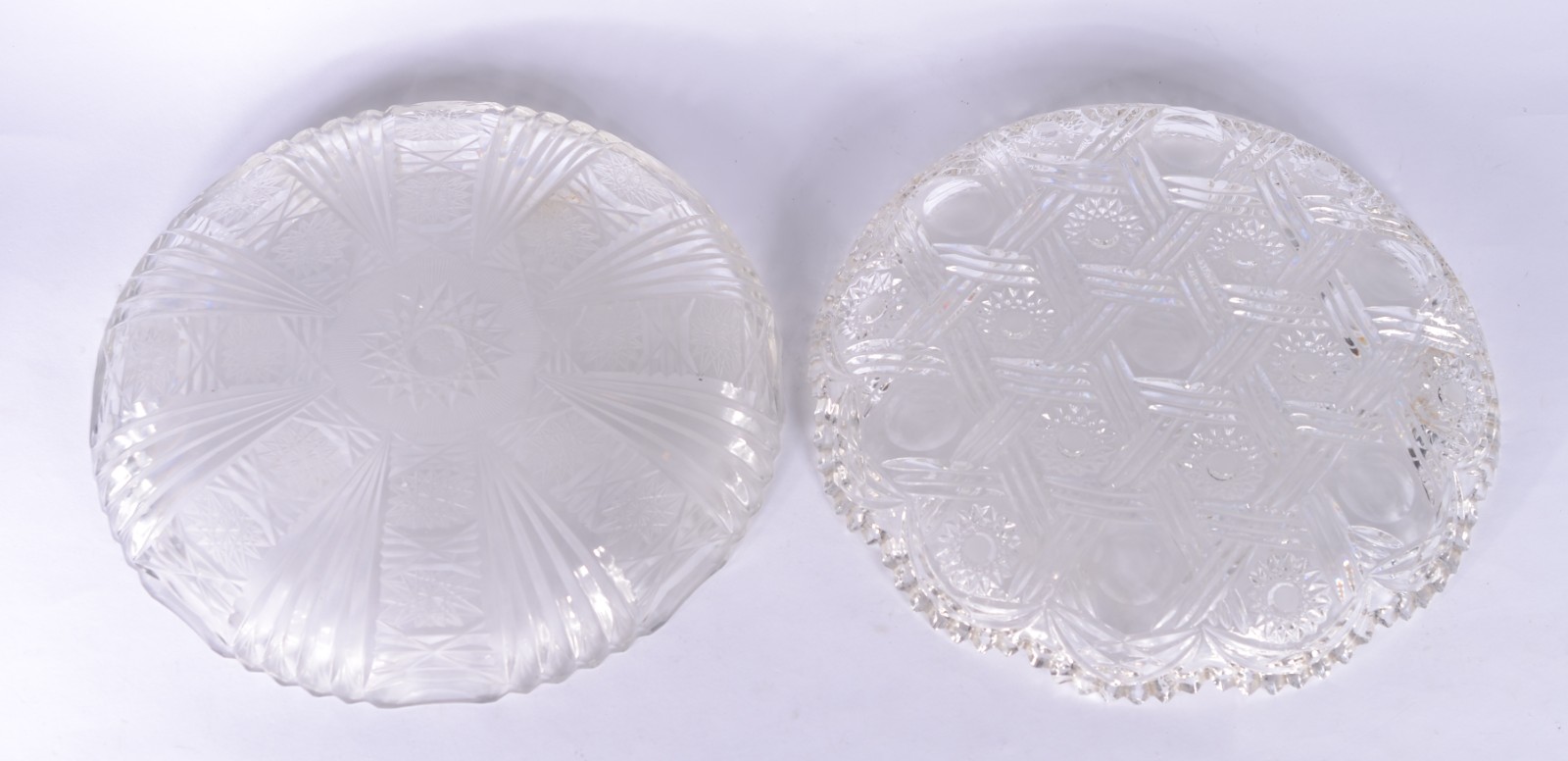 Dois pratos para bolo de cristal tcheco lapidado. - foto 8 de 9