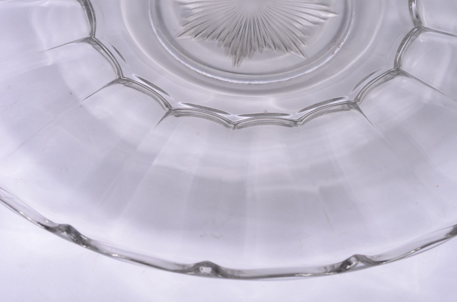 Grande prato para sobremesa de cristal europeu lapidado. - foto 3 de 7