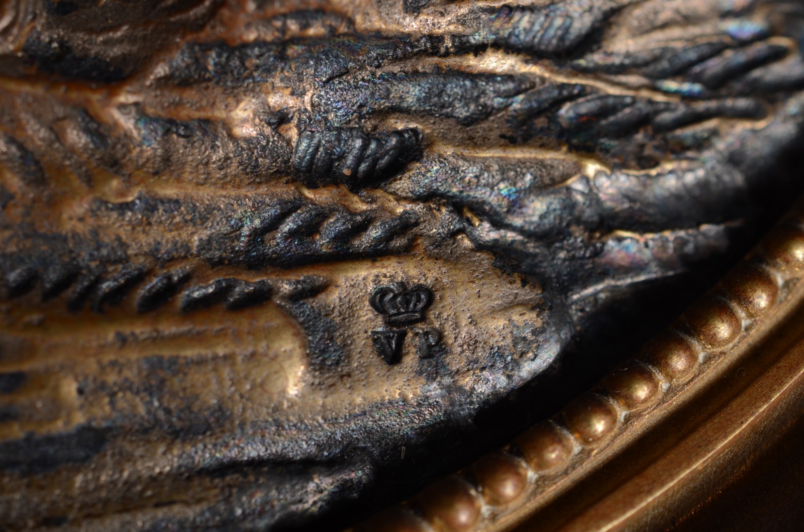 Par de lindíssimos medalhões de bronze frances ricamente decorados... - foto 9 de 9