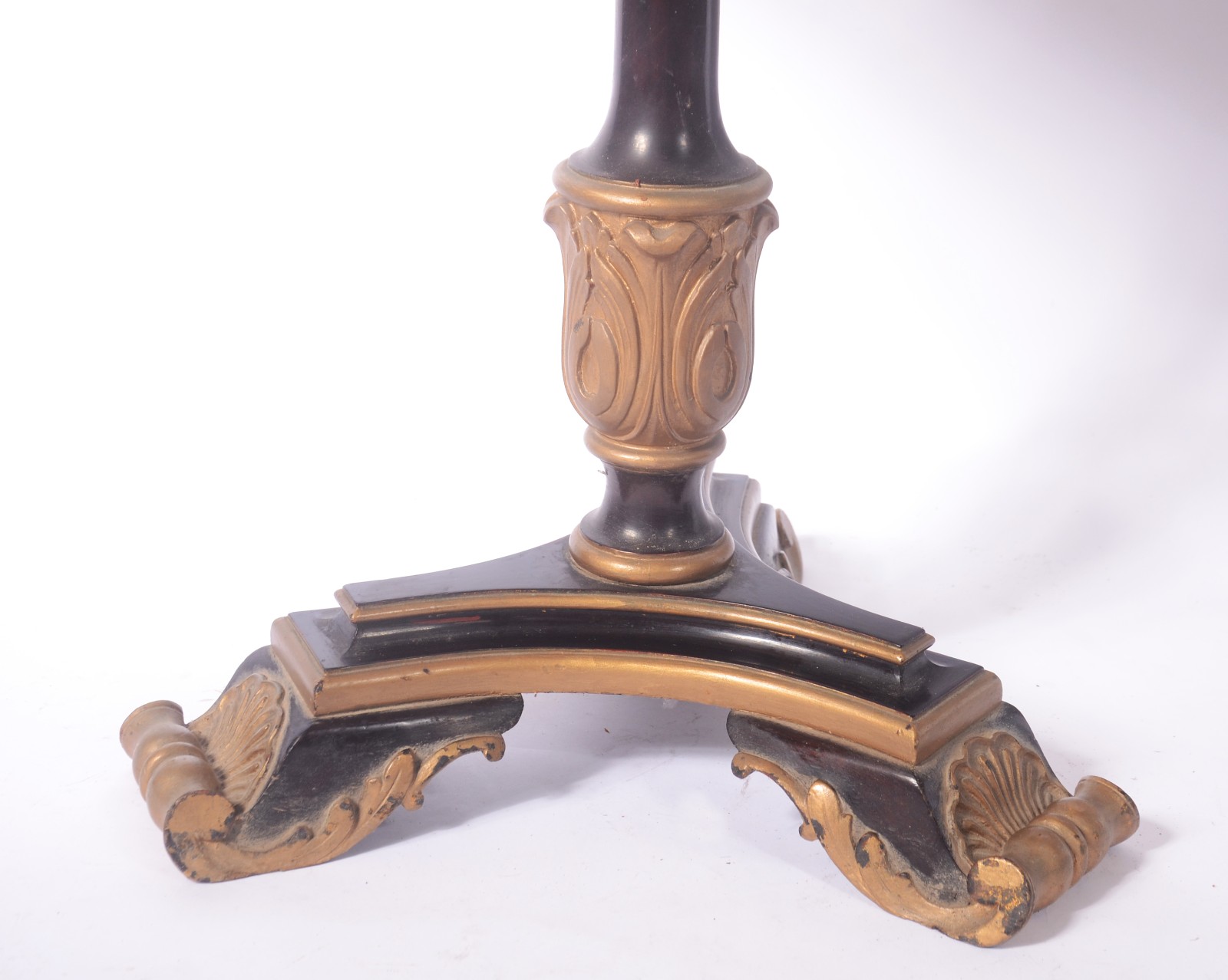 Conjunto de mesa de centro e par de laterais de madeira patinada... - foto 4 de 11