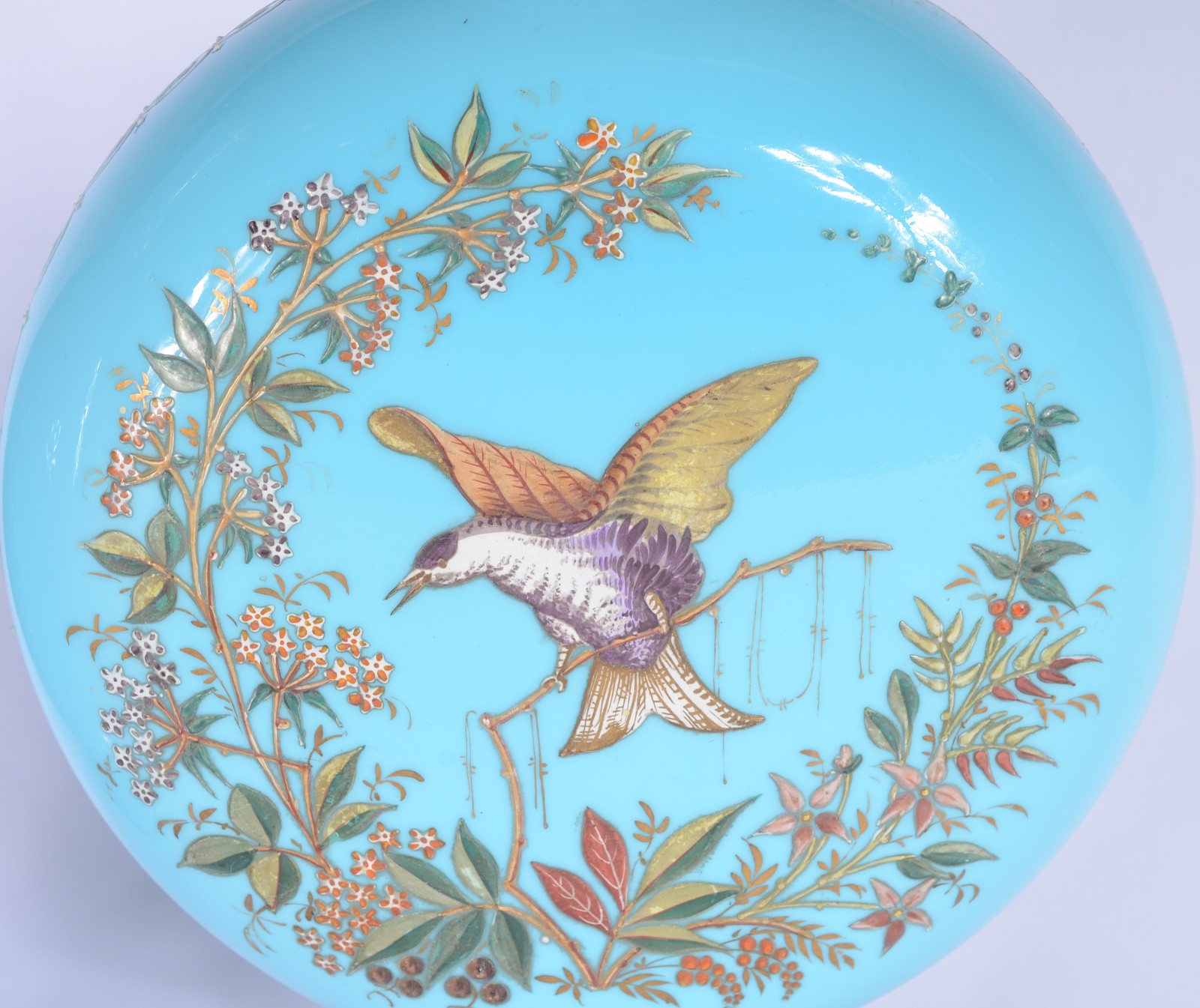 Par de antigos vasos de opalina azul turquesa com pássaros e... - foto 4 de 6