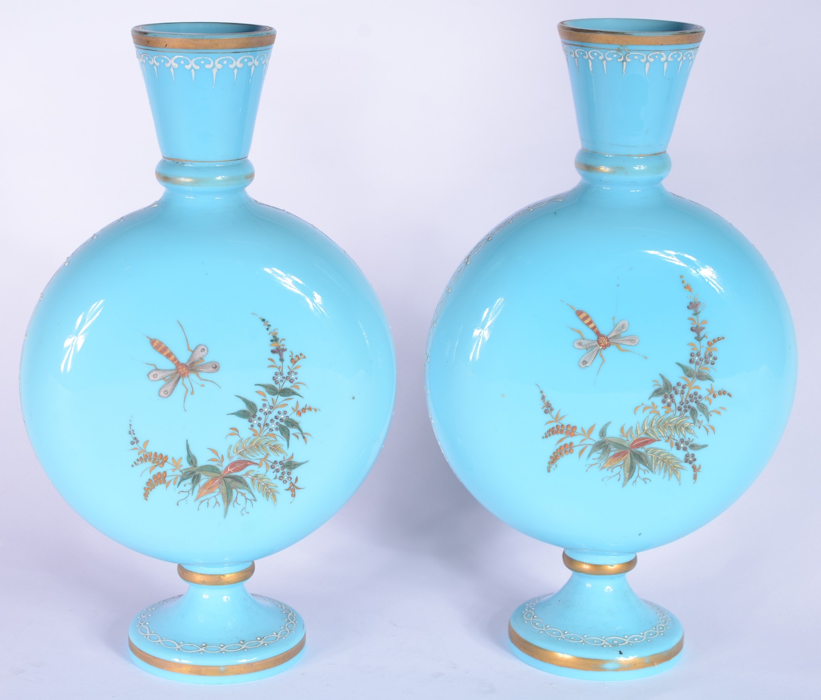 Par de antigos vasos de opalina azul turquesa com pássaros e... - foto 2 de 6