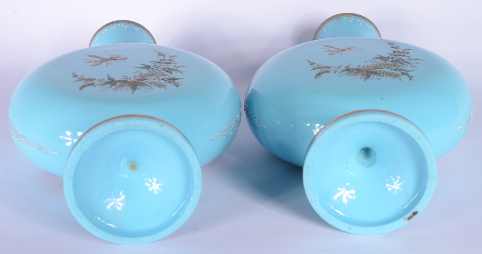 Par de antigos vasos de opalina azul turquesa com pássaros e... - foto 6 de 6