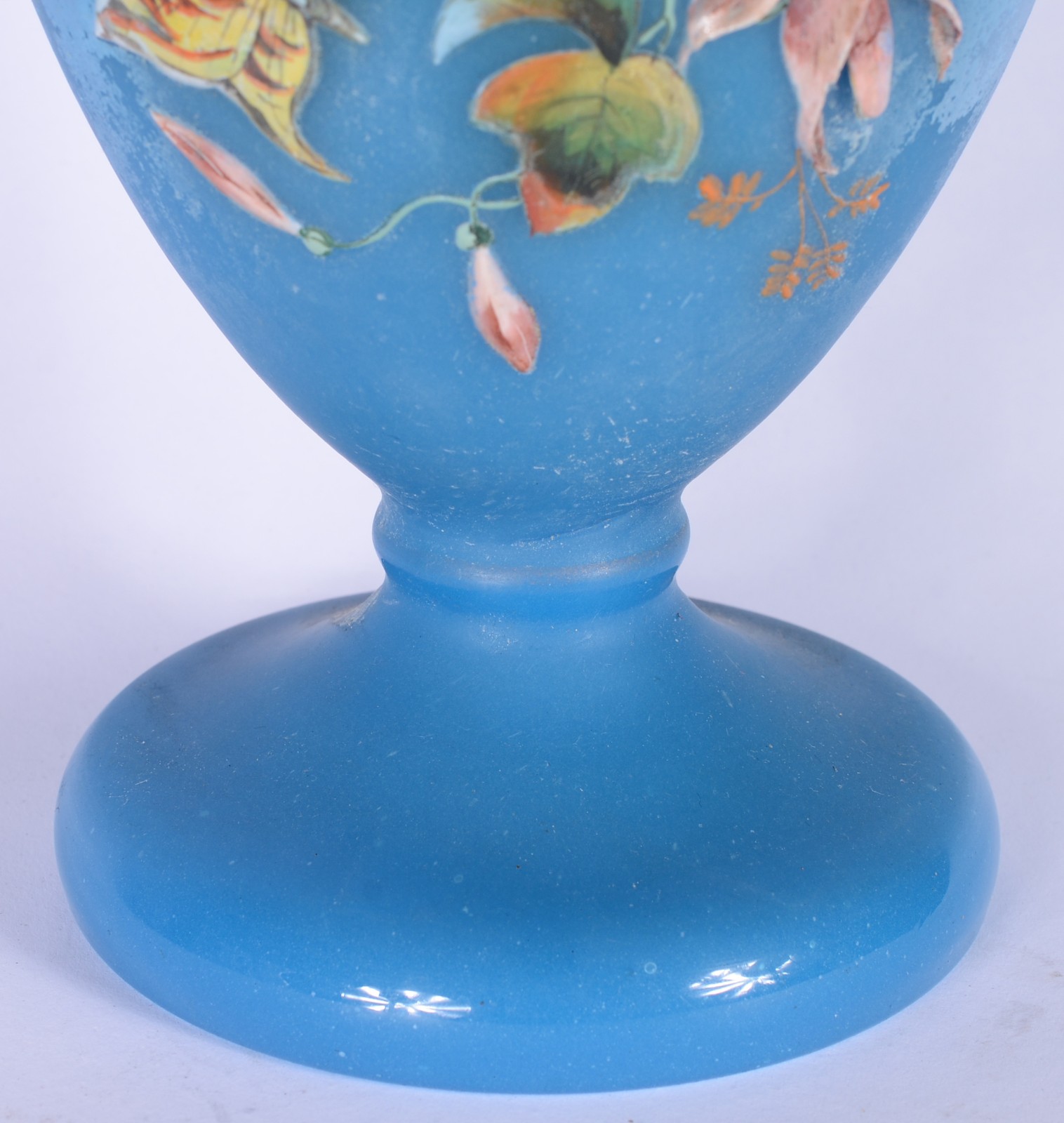Vaso de opalina azul com pássaros e flores em policromia. (restaurado... - foto 3 de 8
