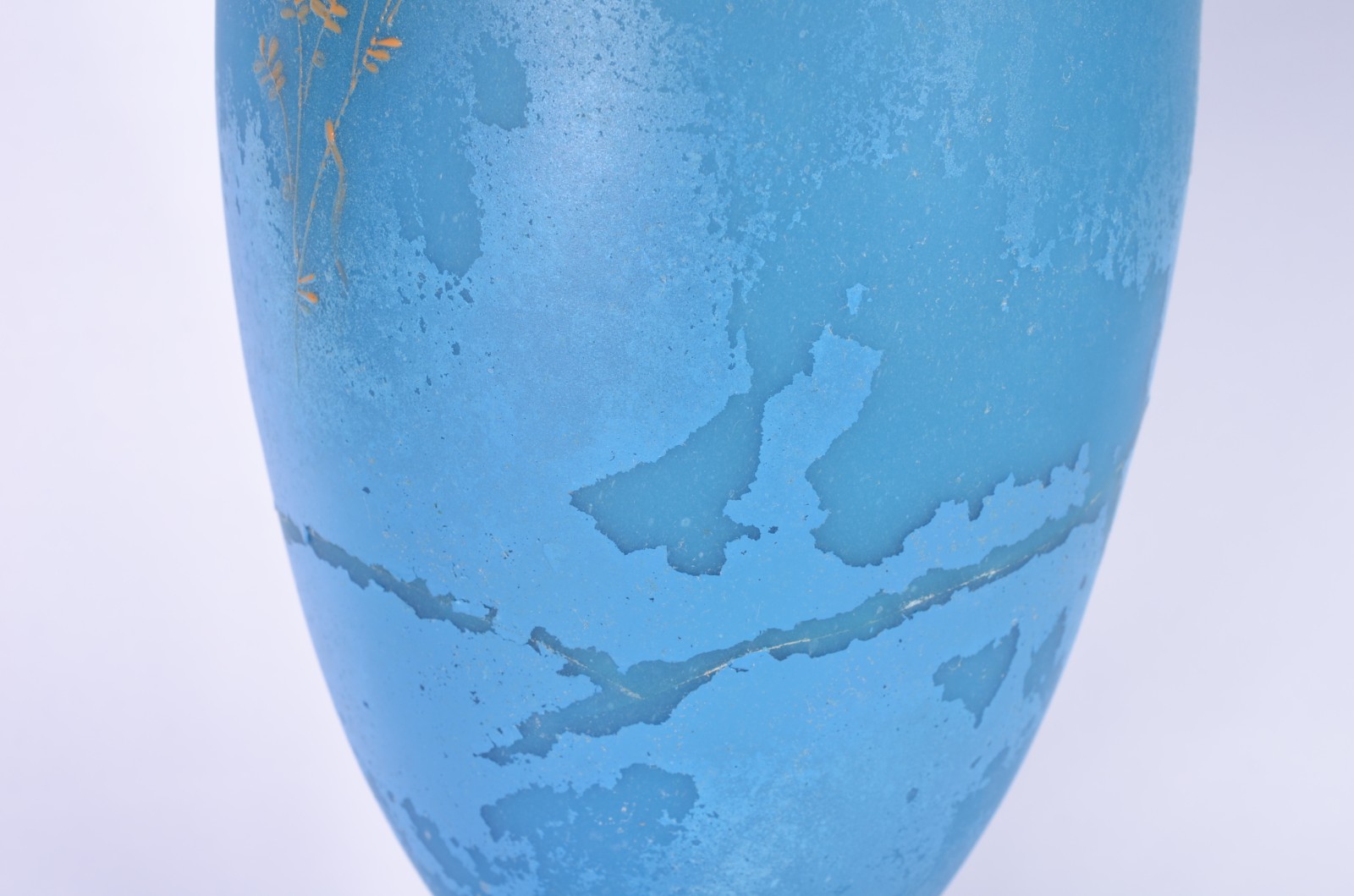 Vaso de opalina azul com pássaros e flores em policromia. (restaurado... - foto 5 de 8