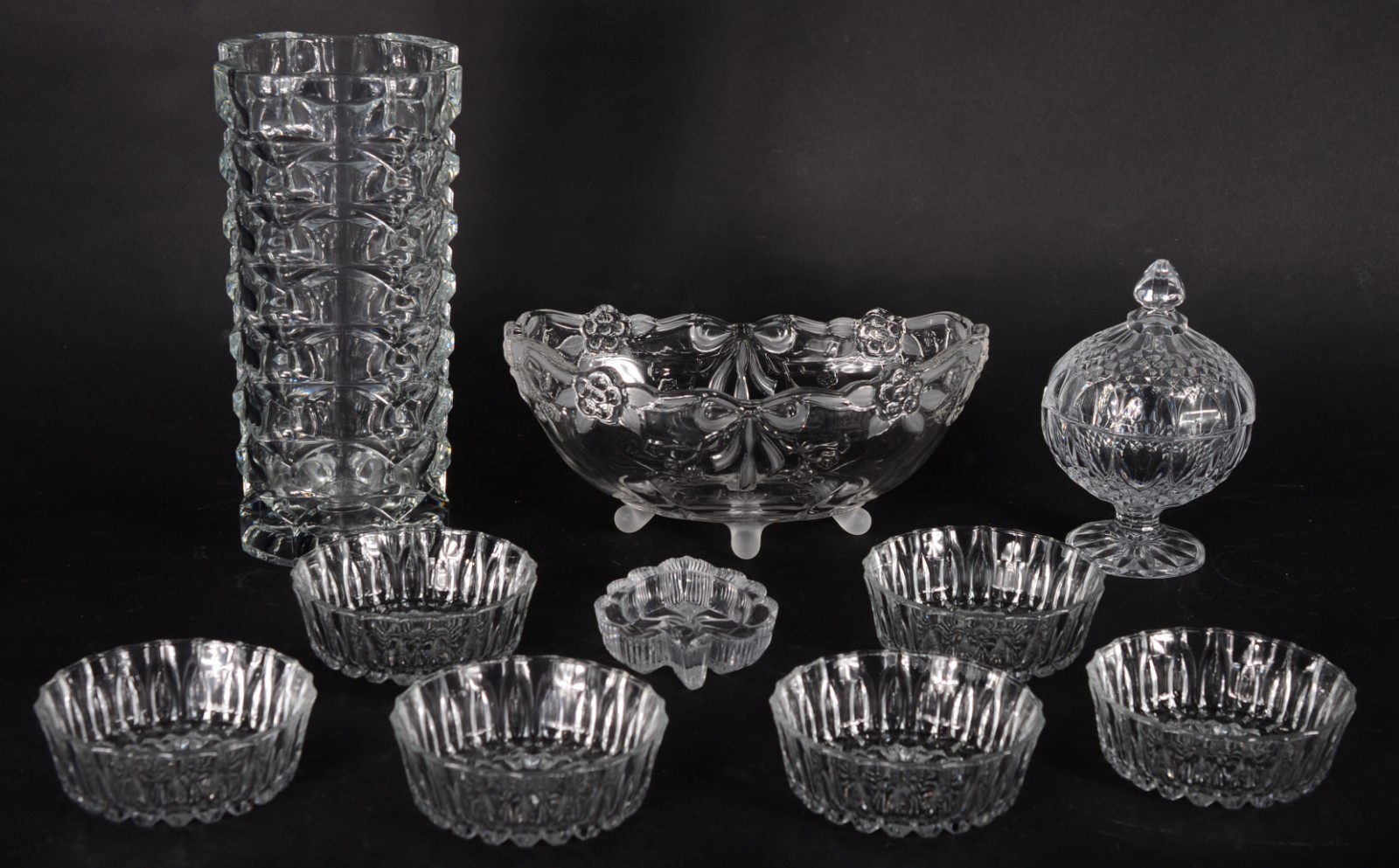 Diversas peças de vidro, sendo: 6 bowls, vaso, centro de mesa e... - foto 1 de 11
