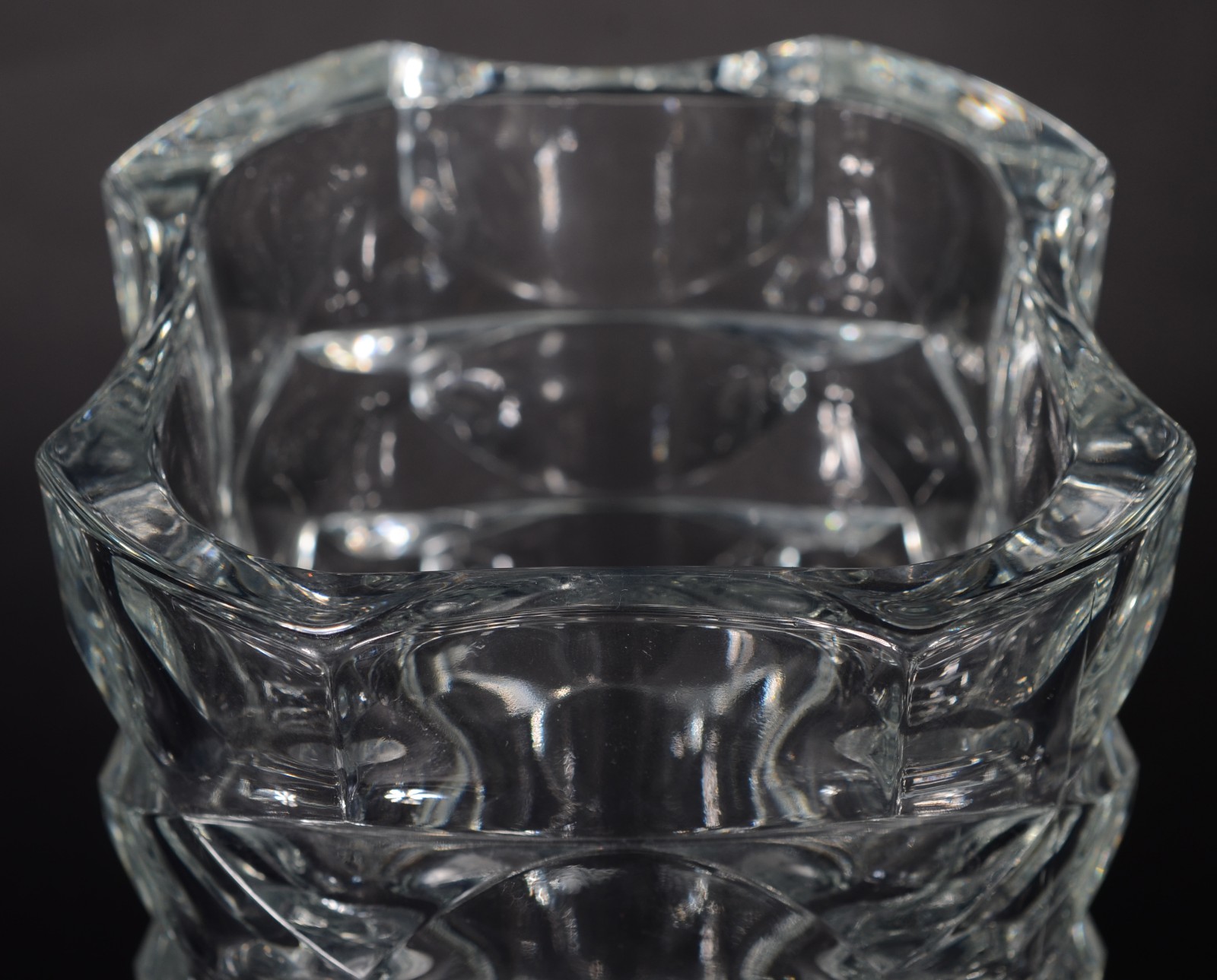 Diversas peças de vidro, sendo: 6 bowls, vaso, centro de mesa e... - foto 3 de 11