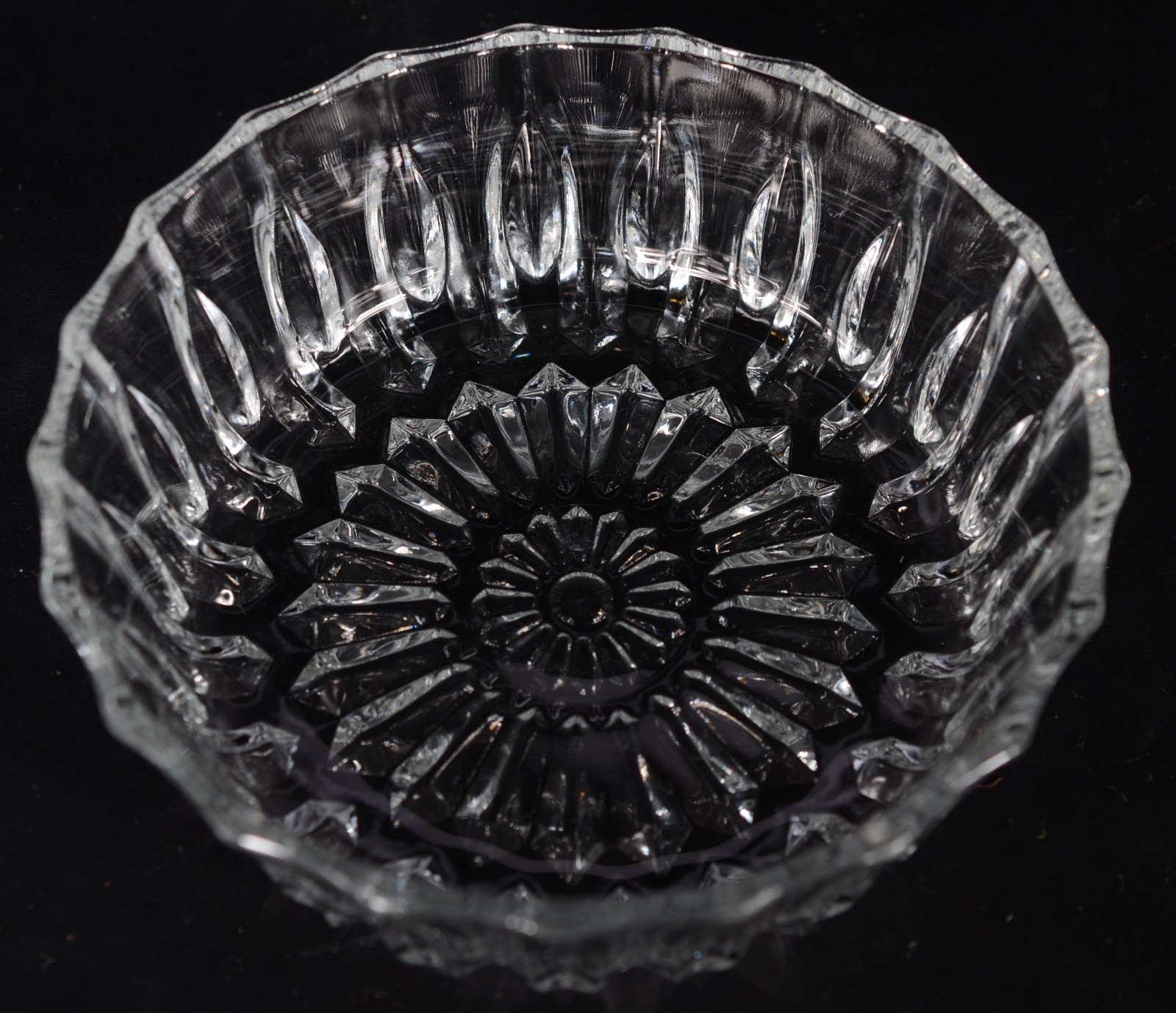 Diversas peças de vidro, sendo: 6 bowls, vaso, centro de mesa e... - foto 7 de 11