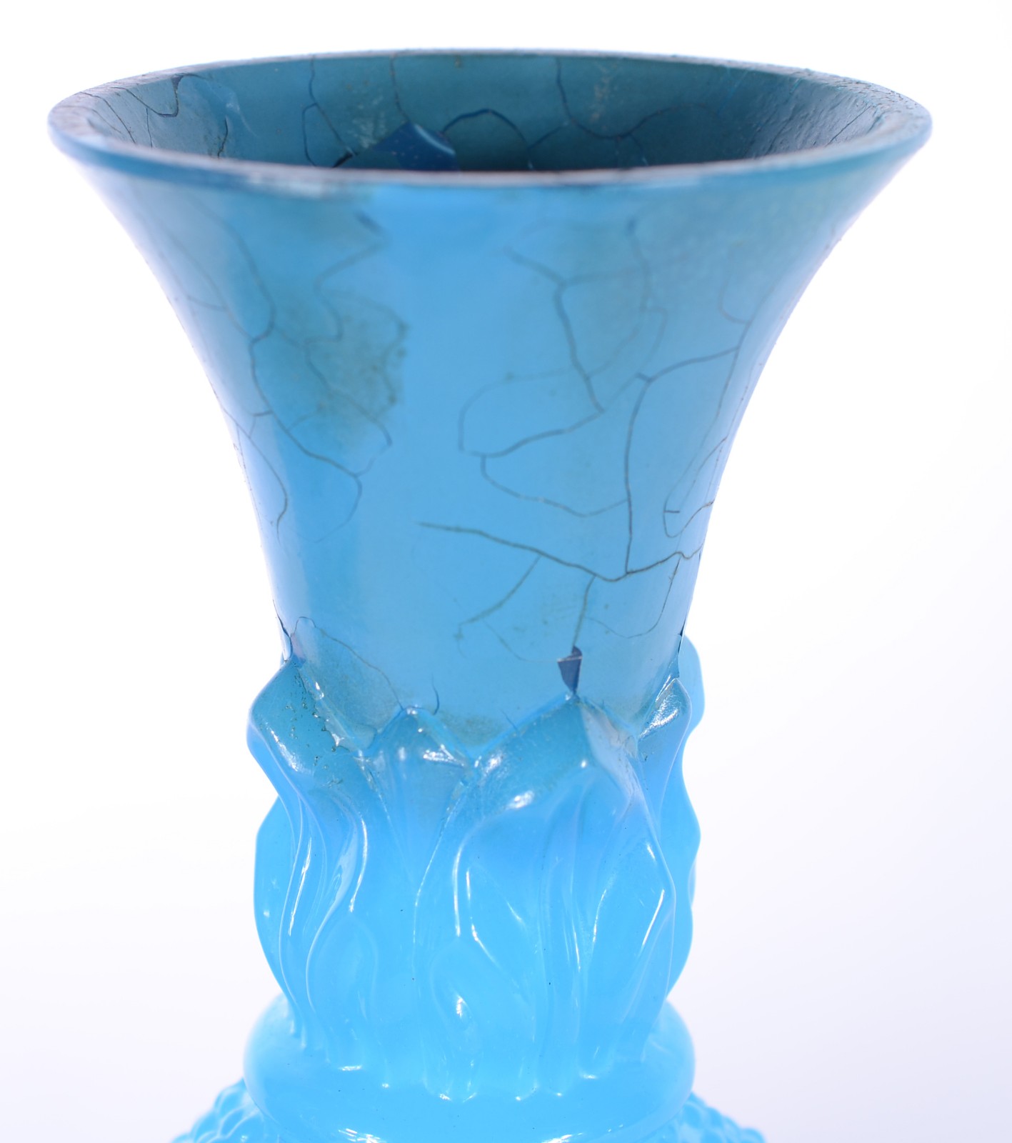 Par de vasos de opalina azul turquesa. (um com a borda restaurada) - foto 3 de 5