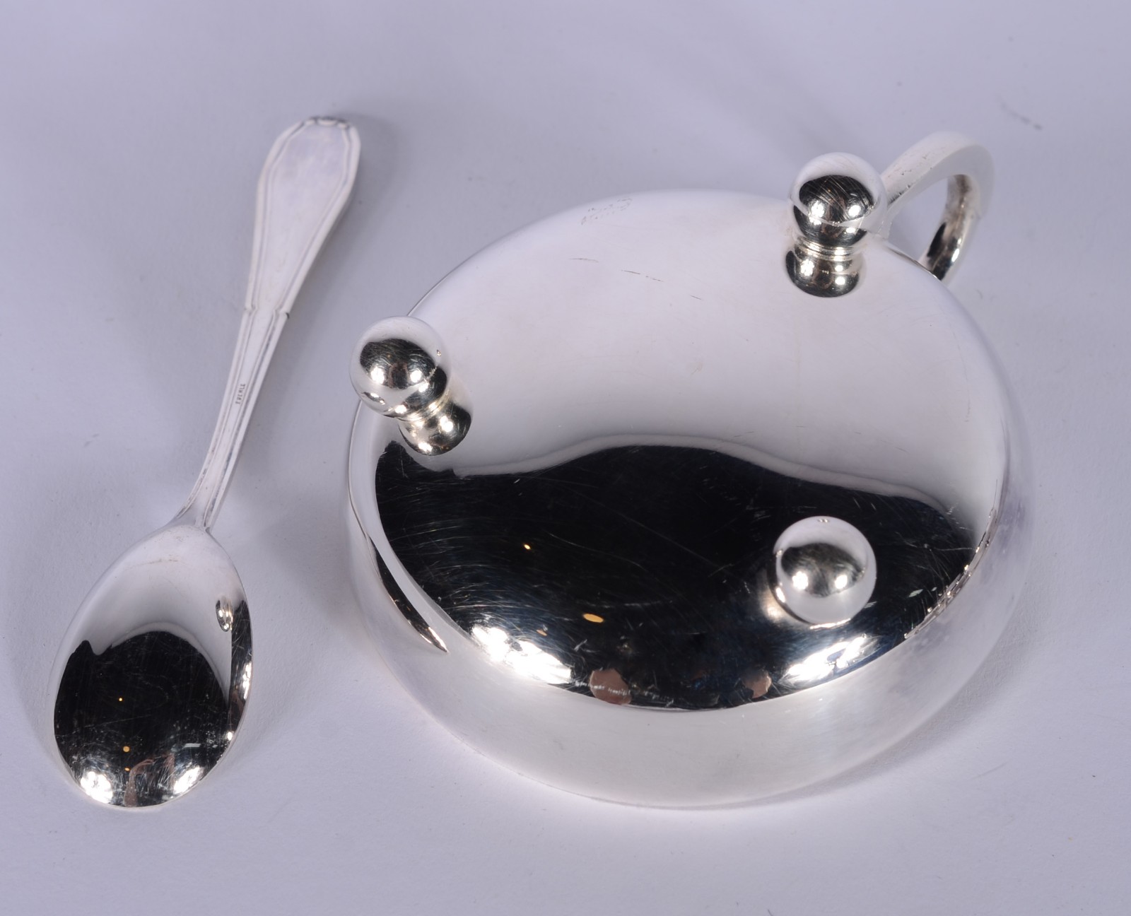 Conjunto com 6 taças de metal prateado para sorvete com colheres, no... - foto 7 de 11