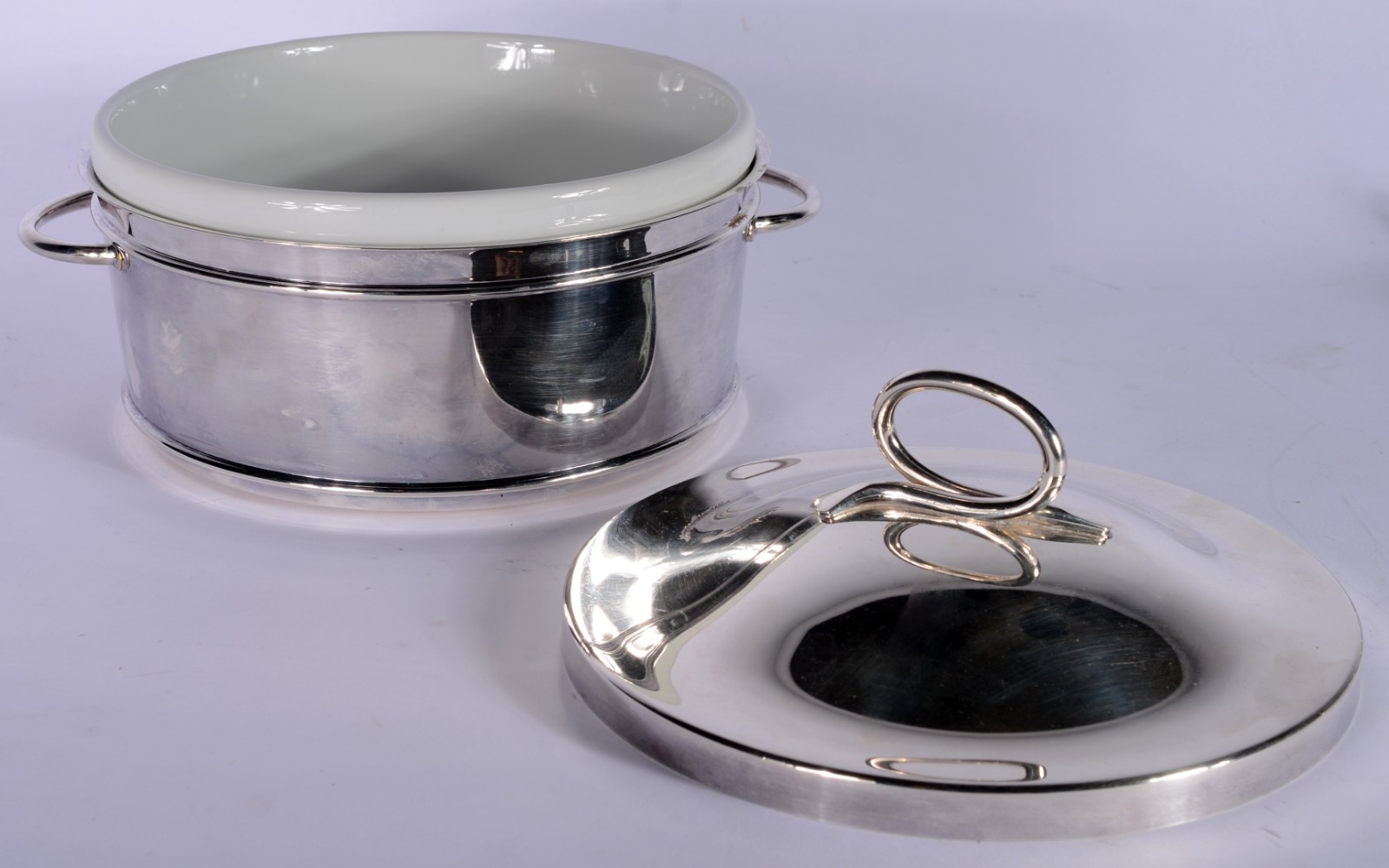 Conjunto com 6 taças de metal prateado para sorvete com colheres, no... - foto 8 de 11