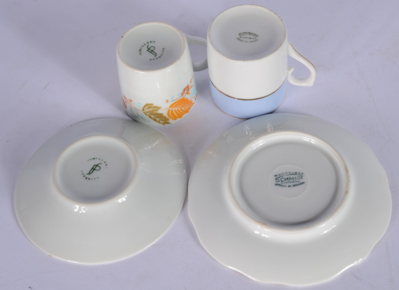 Dois conjuntos para café, sendo: serviço de porcelana Schmidt com... - foto 3 de 6