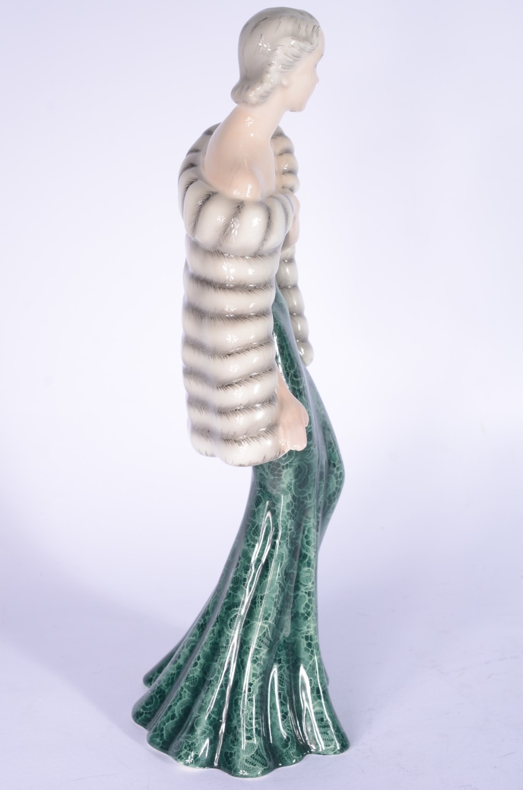 Escultura de porcelana austríaca policromada representando dama com... - foto 3 de 7
