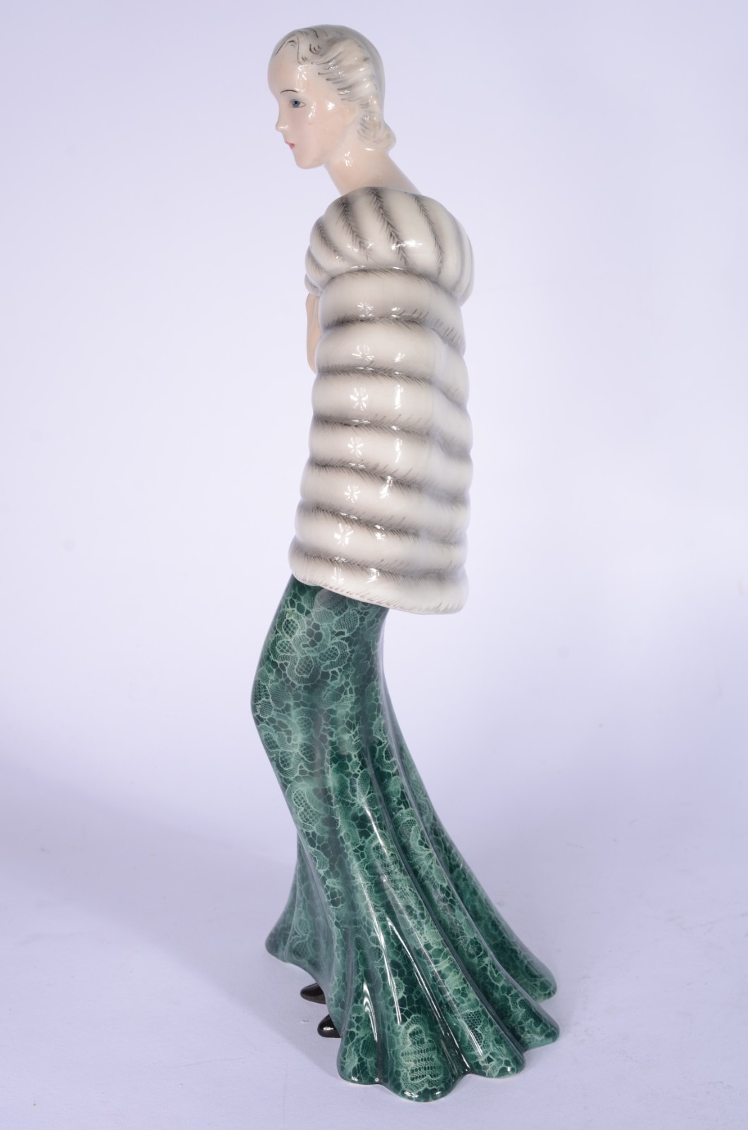 Escultura de porcelana austríaca policromada representando dama com... - foto 4 de 7