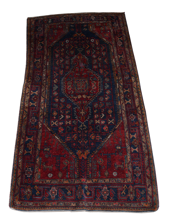 Tapete Hamadan. Medidas 2,88 x 1,49 m.