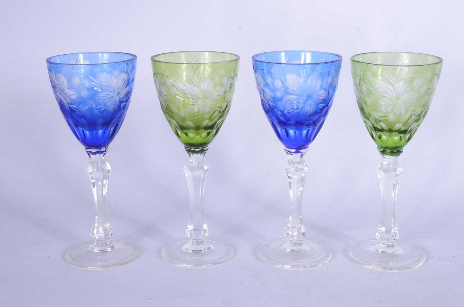 Conjunto com 4 cálices para licor de cristal doublé lapidado nas... - foto 1 de 3