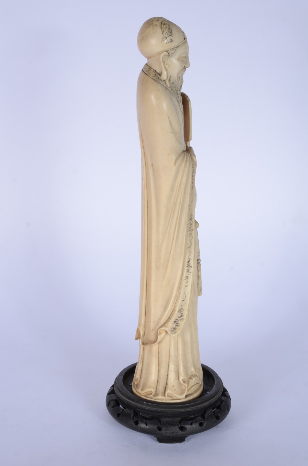 Antiga escultura chinesa em marfim retratando Zhongli Quan, um dos... - foto 5 de 9