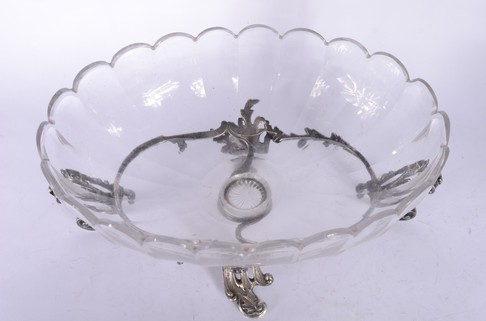 Fruteira com base de metal prateado com prato de cristal gomado. - foto 7 de 10