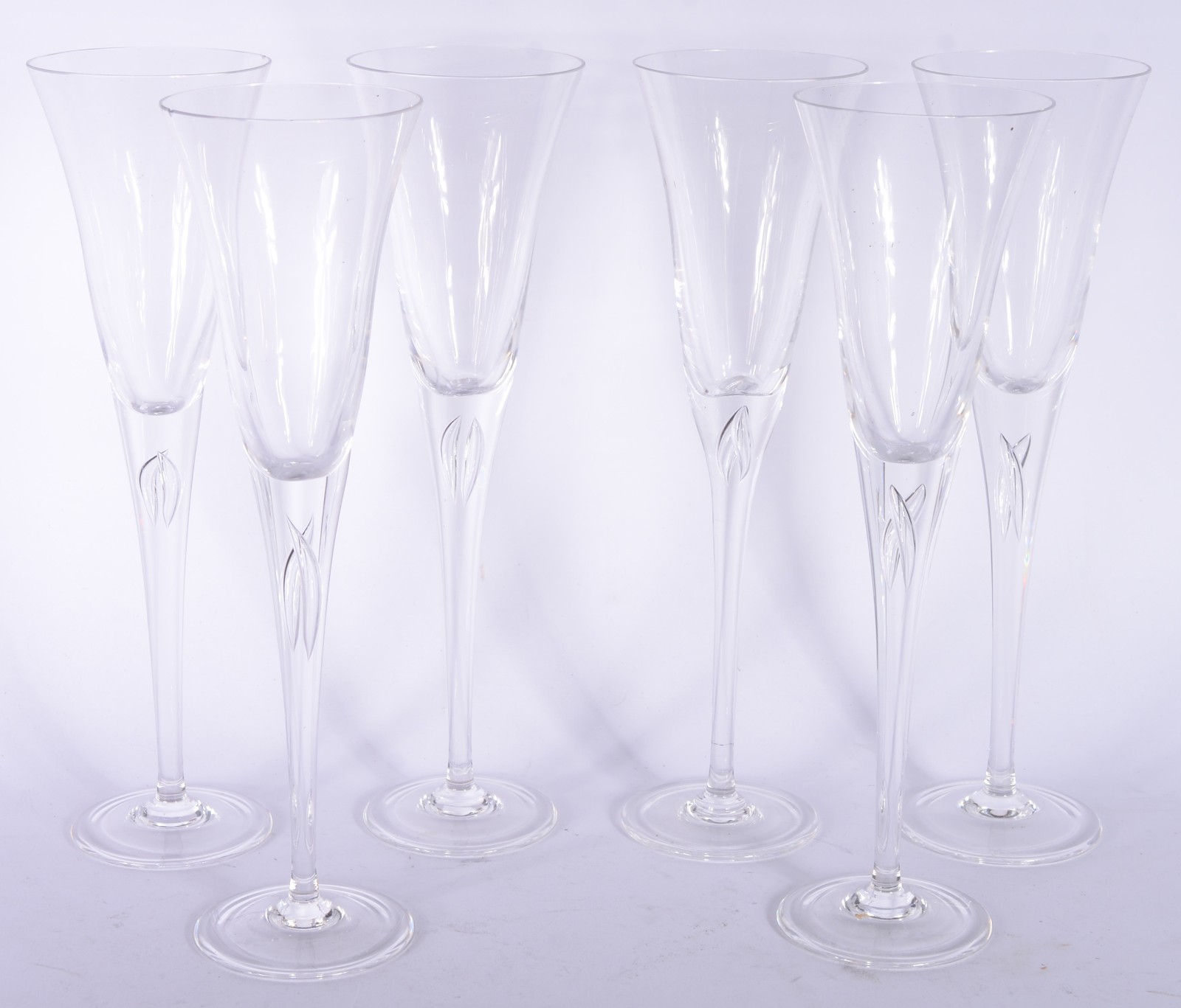 Seis flutes para champagne de cristal (uma bicado). - foto 1 de 7