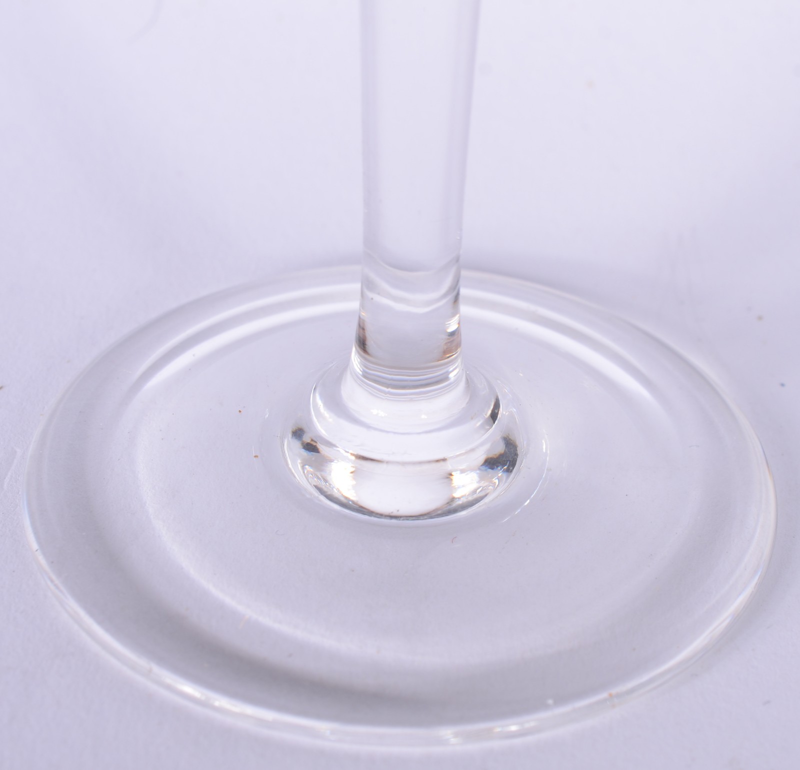 Seis flutes para champagne de cristal (uma bicado). - foto 4 de 7