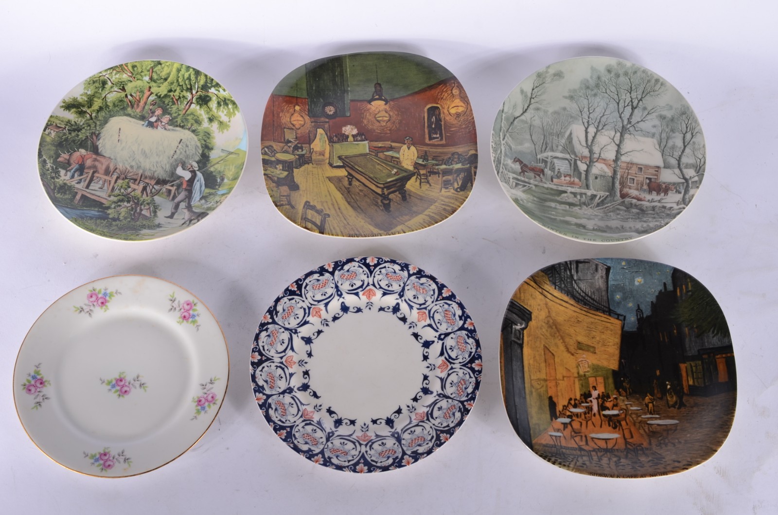 Diversas peças de porcelana, sendo: 10 xícaras de chá com pires; 5... - foto 2 de 11
