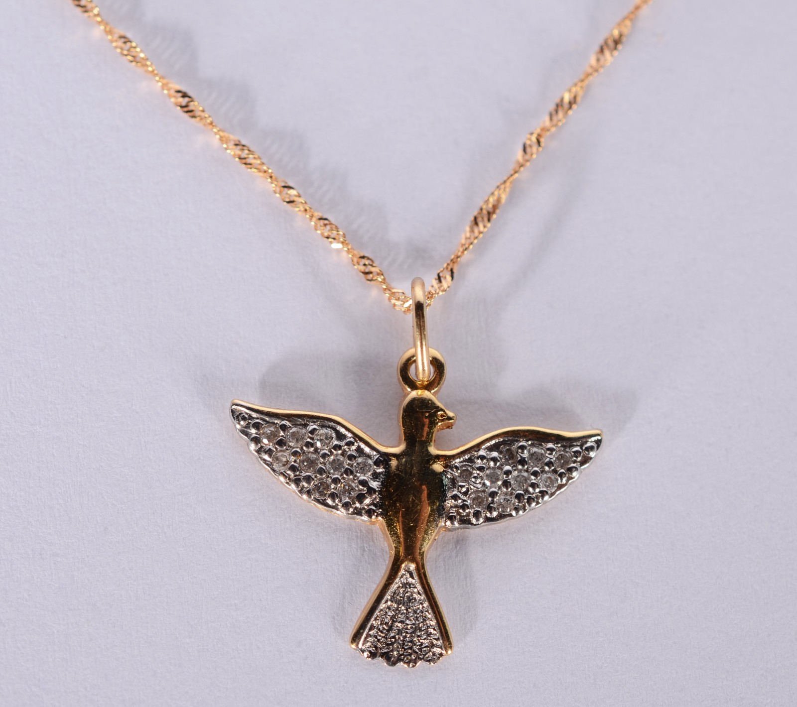 Colar com pendente "Pomba da Paz" de ouro 18 k. (Por motivos de... - foto 1 de 8