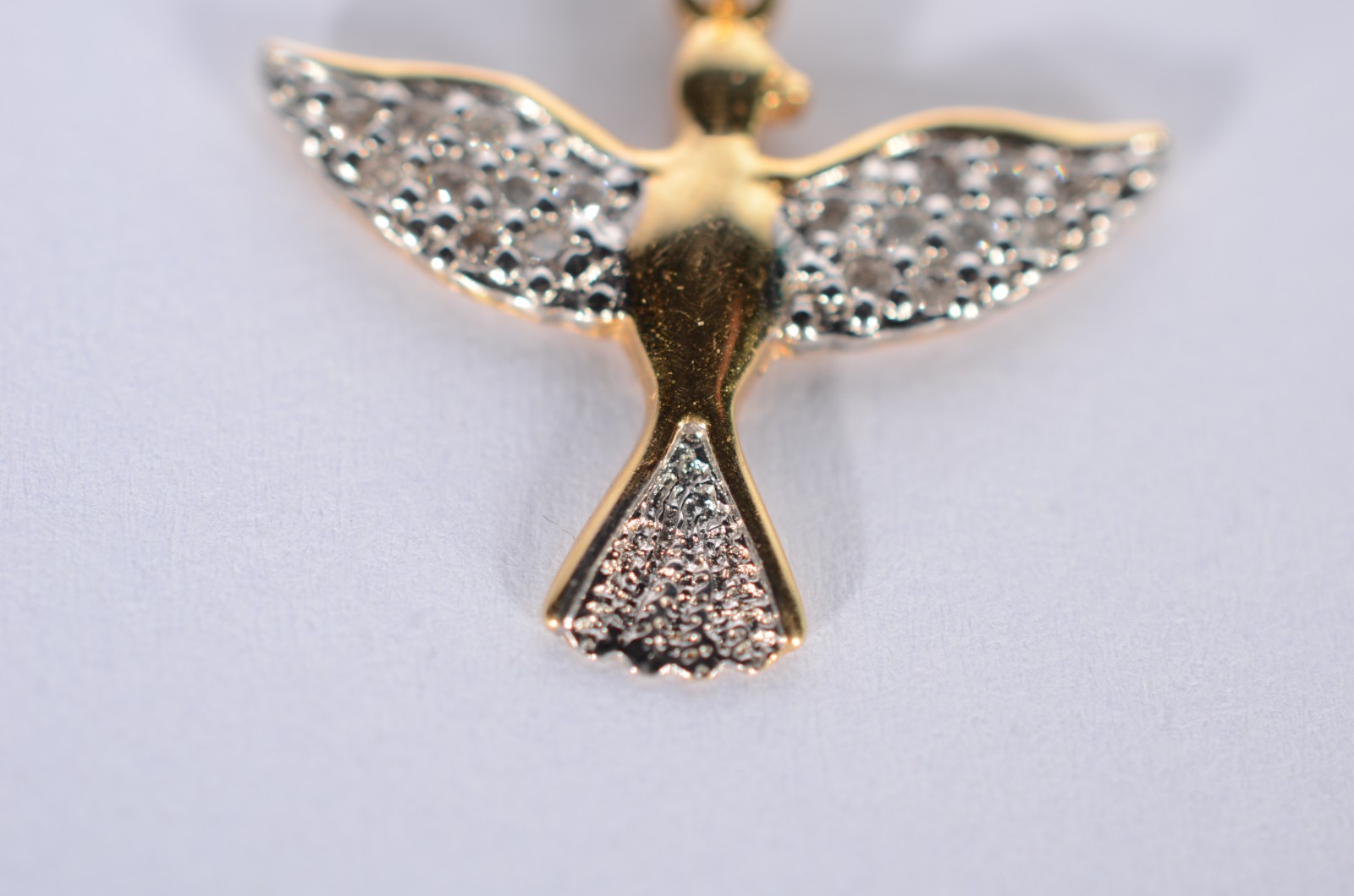 Colar com pendente "Pomba da Paz" de ouro 18 k. (Por motivos de... - foto 4 de 8